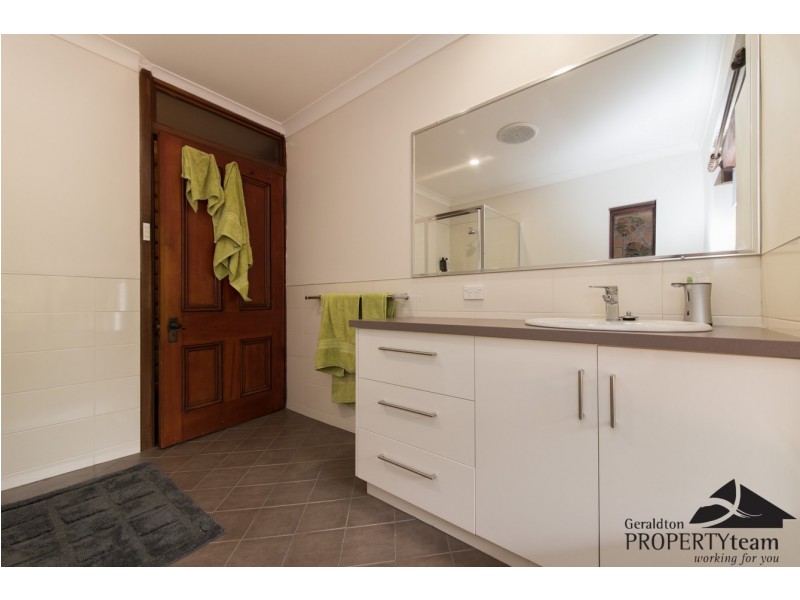 33 McConkey Road, Greenough WA 6532