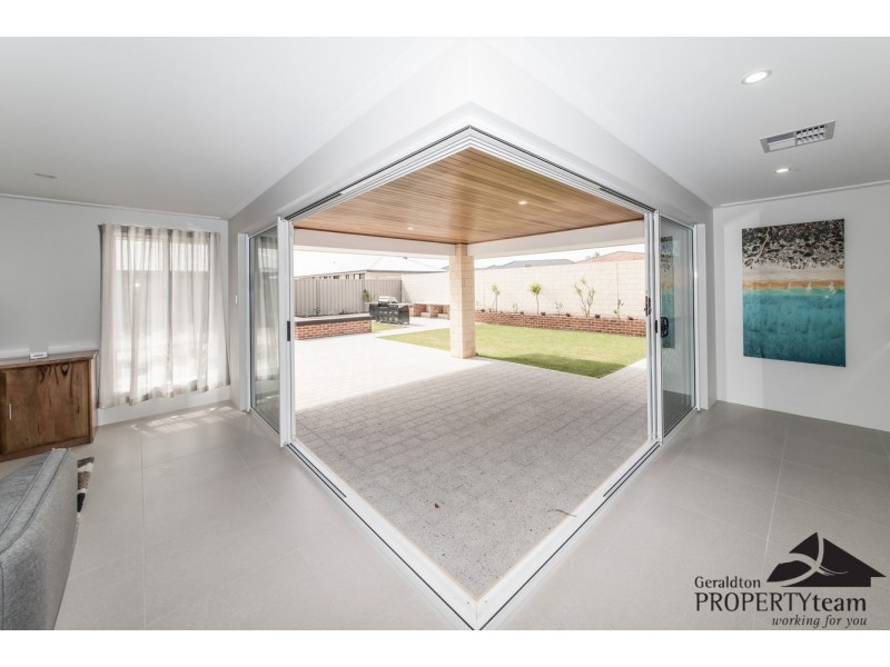 215 Chapman Valley Road, Waggrakine WA 6530