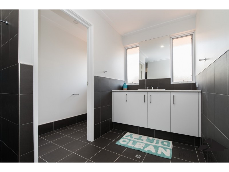 215 Chapman Valley Road, Waggrakine WA 6530