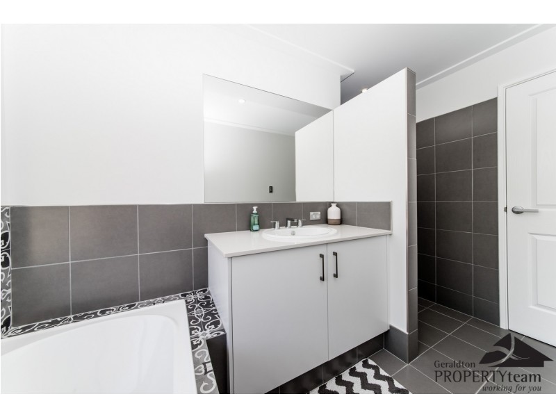 215 Chapman Valley Road, Waggrakine WA 6530