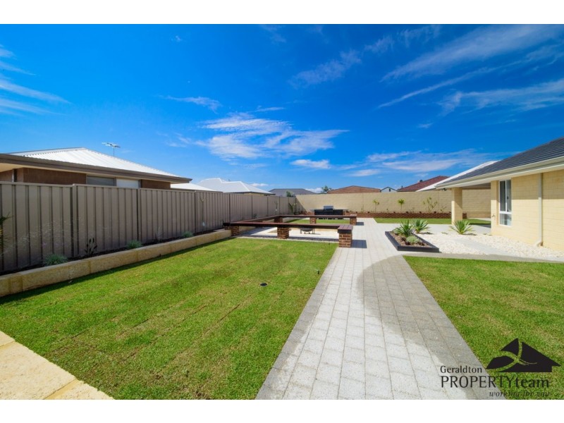 215 Chapman Valley Road, Waggrakine WA 6530