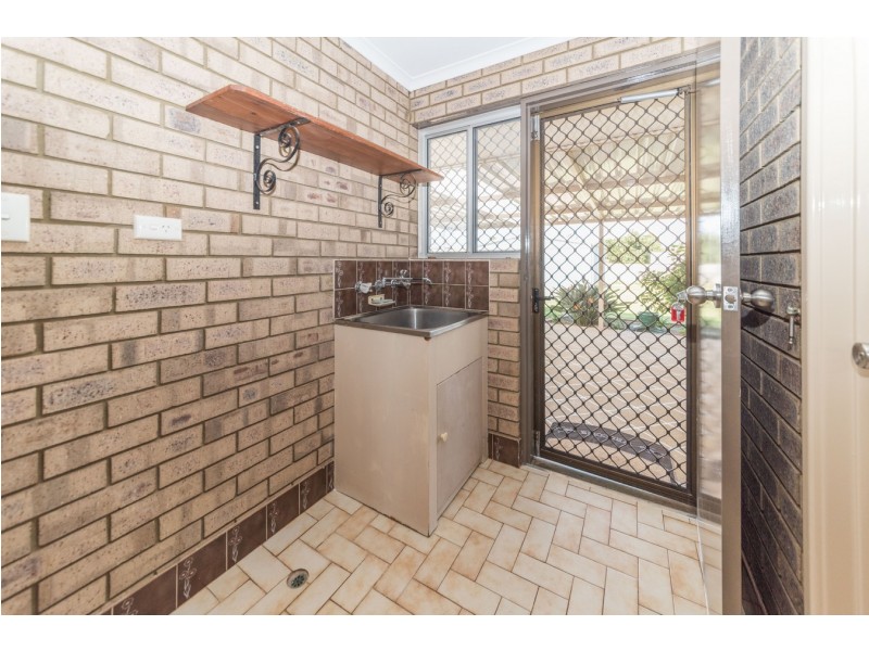 4 Pinyali Way, Waggrakine WA 6530