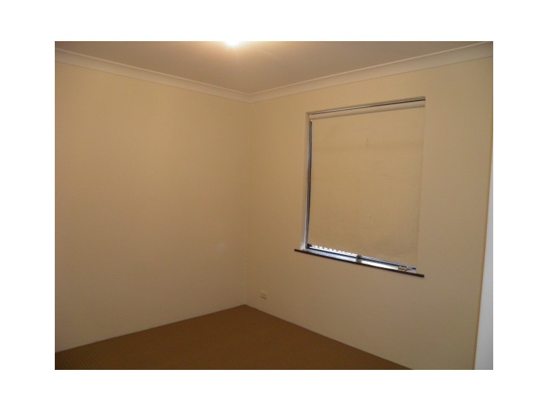 1/8 Weeks Court, Utakarra WA 6530