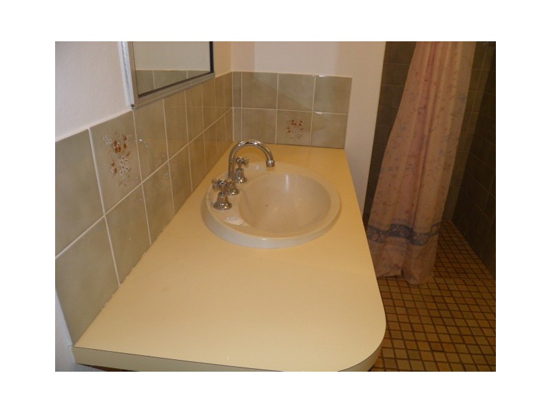 1/8 Weeks Court, Utakarra WA 6530