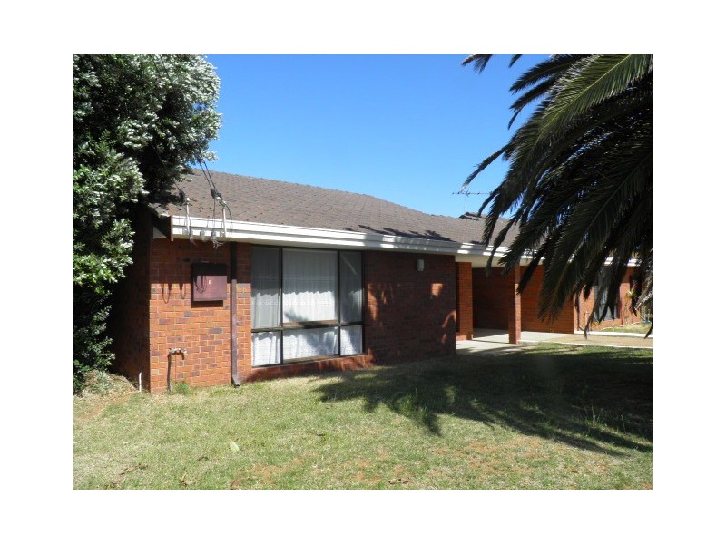 1/8 Weeks Court, Utakarra WA 6530