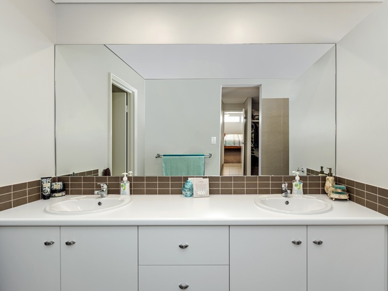 20 Peak Street, Drummond Cove WA 6532