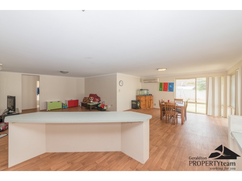 8 Auger Green, Wandina WA 6530