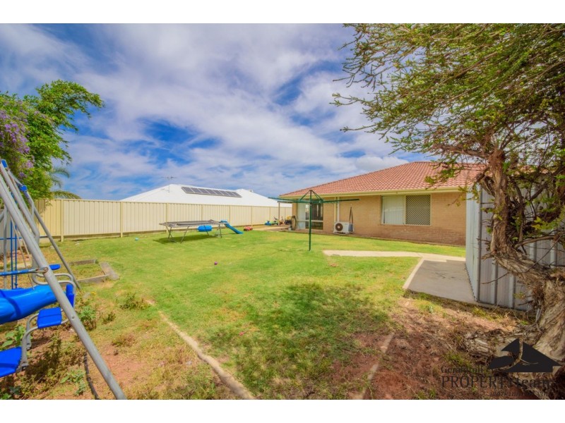 8 Auger Green, Wandina WA 6530