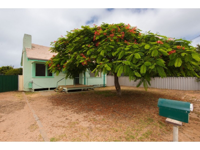 14 Whitfield Street, Beachlands WA 6530