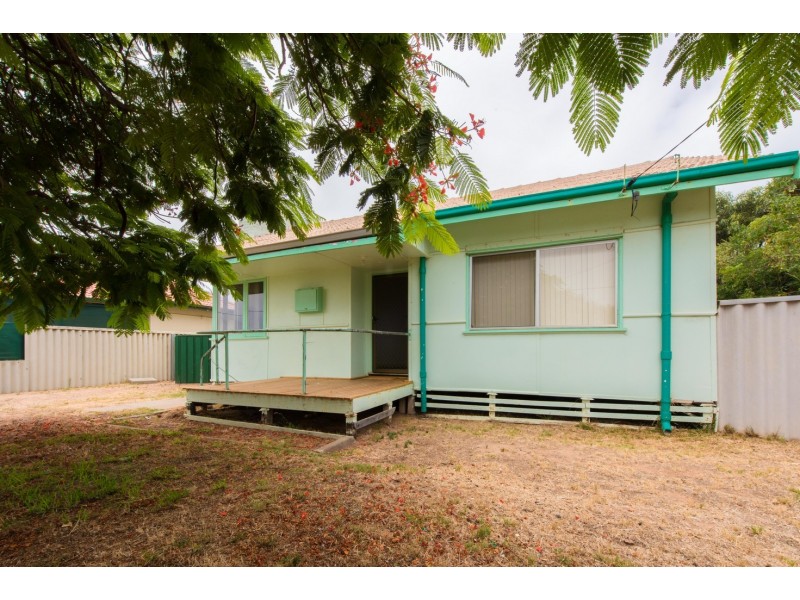 14 Whitfield Street, Beachlands WA 6530