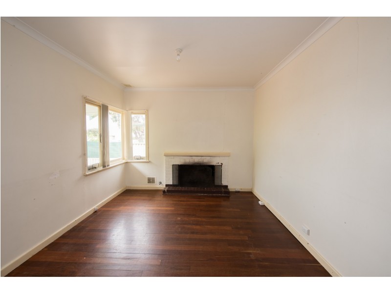 14 Whitfield Street, Beachlands WA 6530