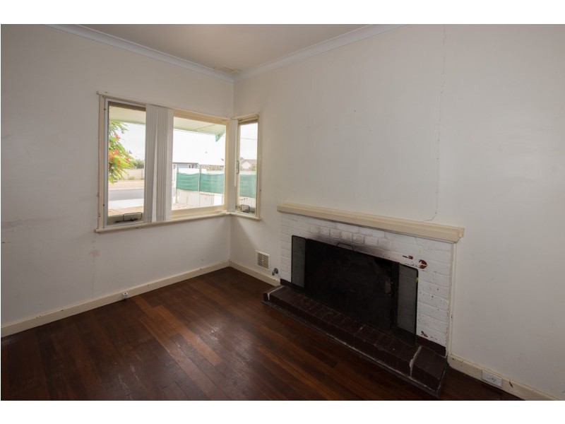 14 Whitfield Street, Beachlands WA 6530