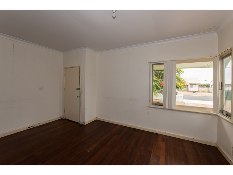 14 Whitfield Street, Beachlands WA 6530