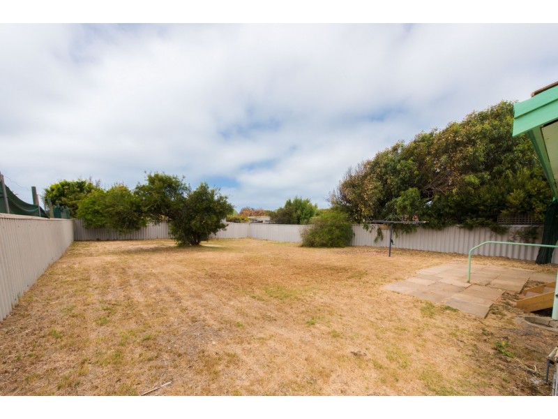 14 Whitfield Street, Beachlands WA 6530