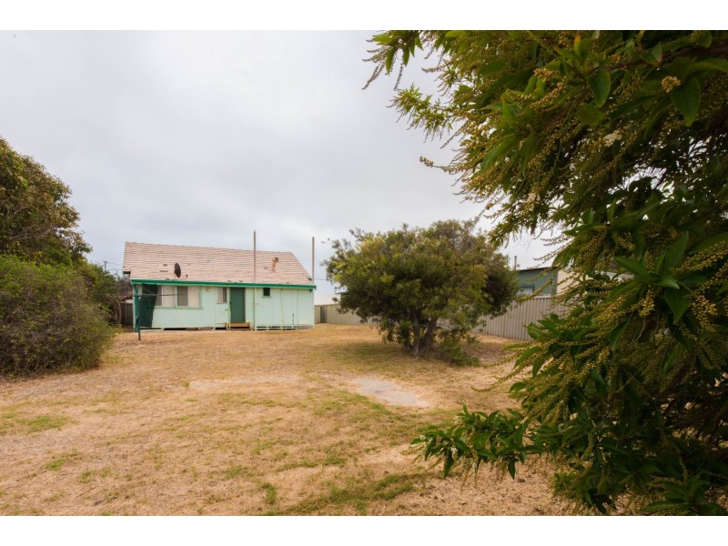 14 Whitfield Street, Beachlands WA 6530
