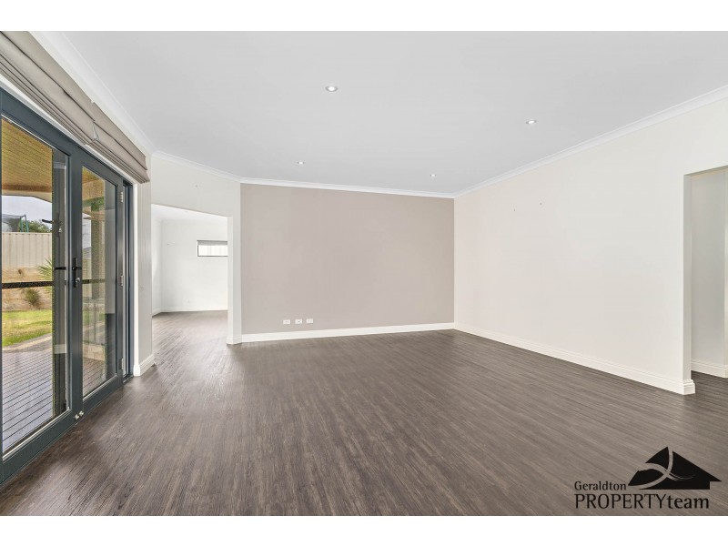 8 Garnet Brace, Wandina WA 6530