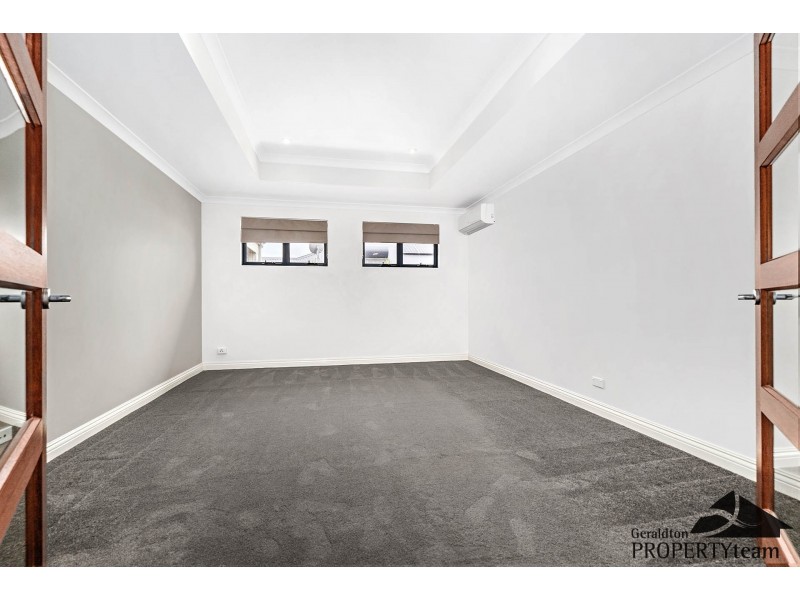 8 Garnet Brace, Wandina WA 6530