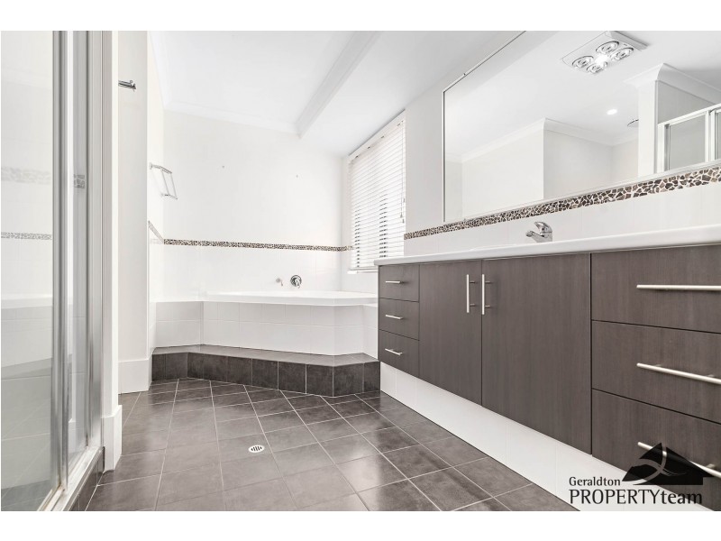 8 Garnet Brace, Wandina WA 6530