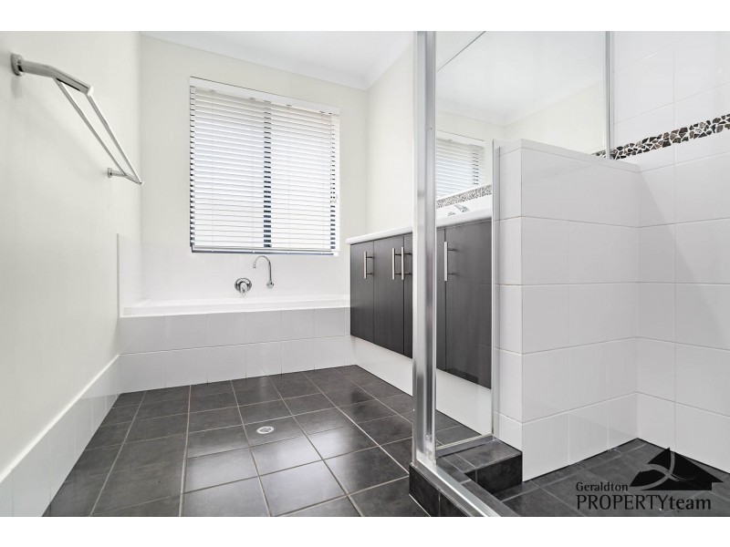 8 Garnet Brace, Wandina WA 6530