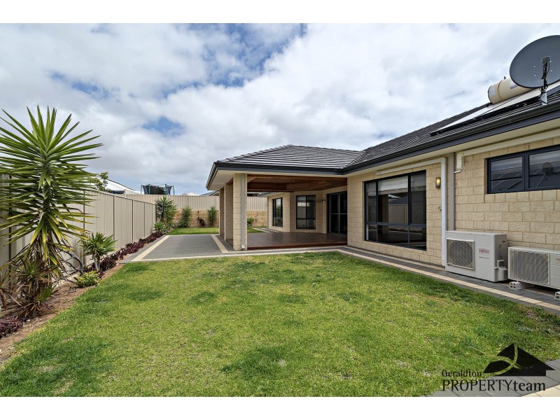 8 Garnet Brace, Wandina WA 6530