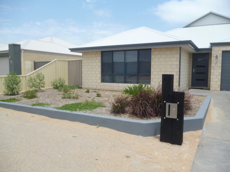 7 Shamrock Street, Wandina WA 6530