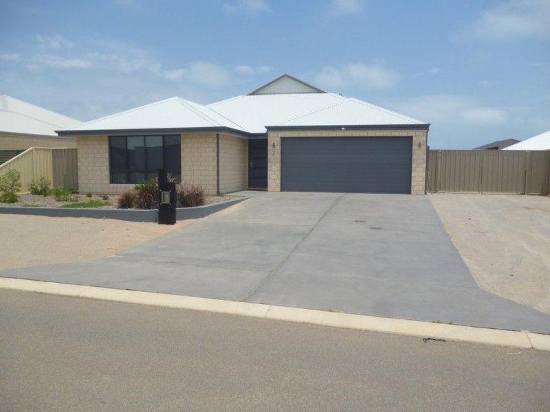 7 Shamrock Street, Wandina WA 6530