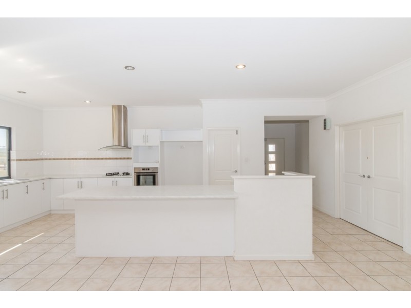 26 Polwarth Parade, Deepdale WA 6532