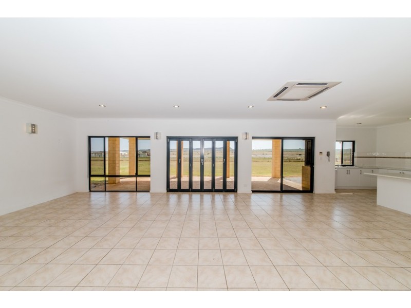 26 Polwarth Parade, Deepdale WA 6532