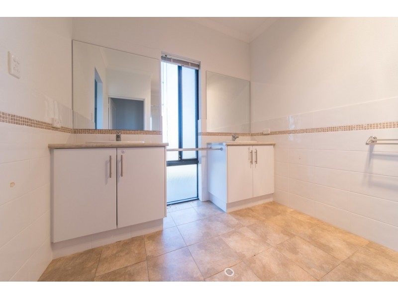 26 Polwarth Parade, Deepdale WA 6532