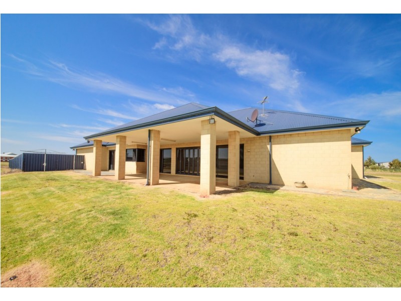 26 Polwarth Parade, Deepdale WA 6532