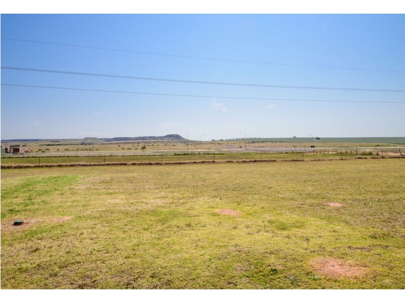 26 Polwarth Parade, Deepdale WA 6532