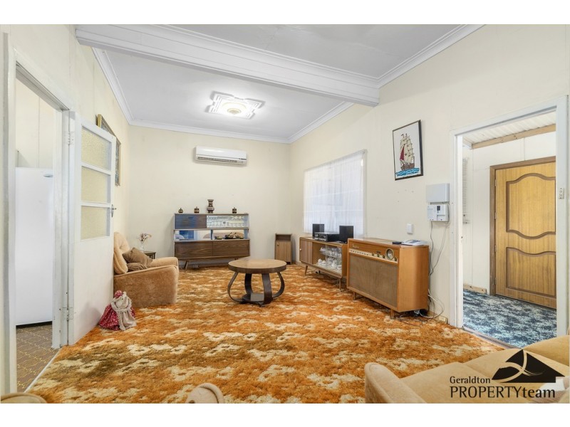 220 First Street, Wonthella WA 6530