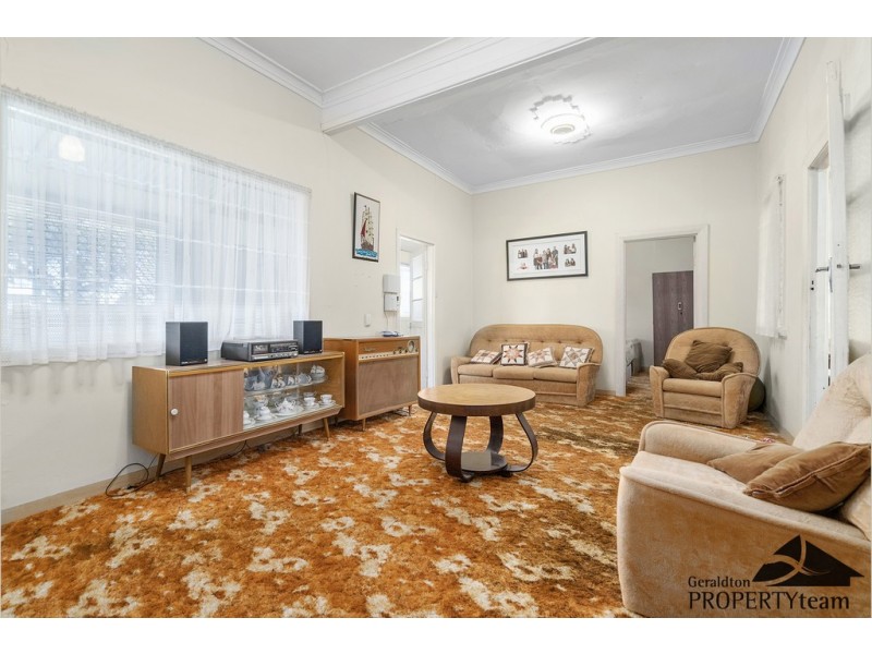 220 First Street, Wonthella WA 6530