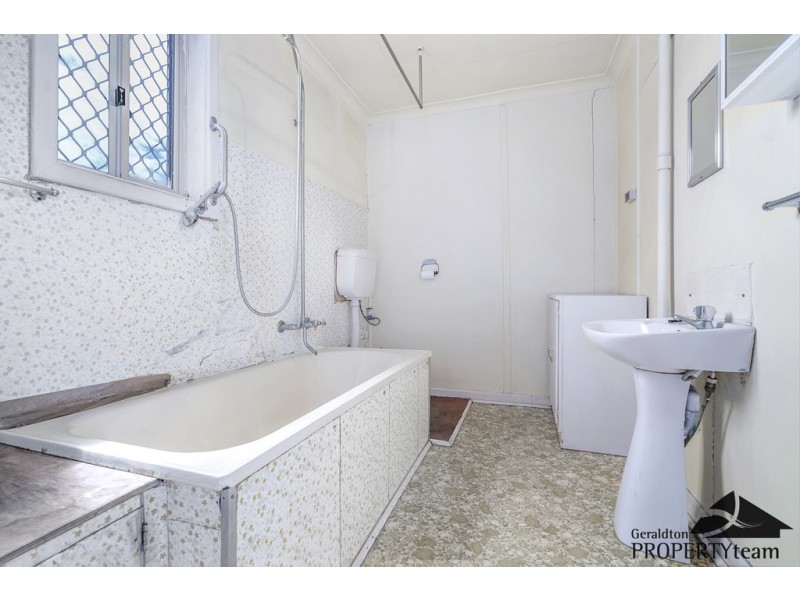 220 First Street, Wonthella WA 6530