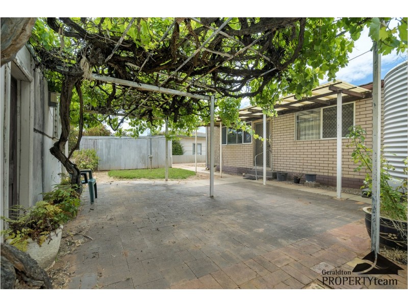 220 First Street, Wonthella WA 6530