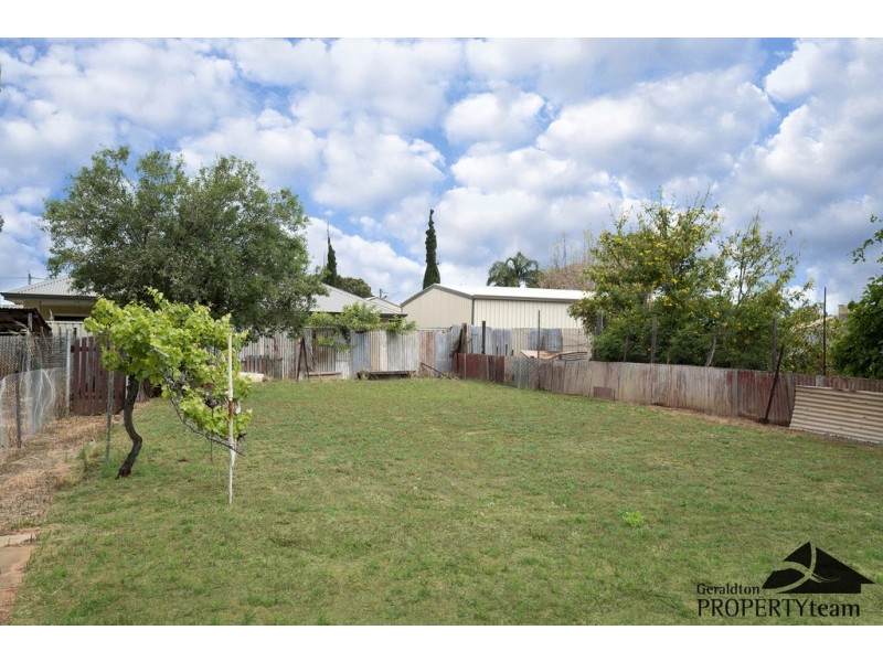 220 First Street, Wonthella WA 6530