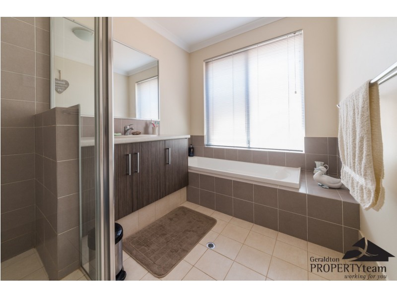 7 Beachcomber Hill, Glenfield WA 6532