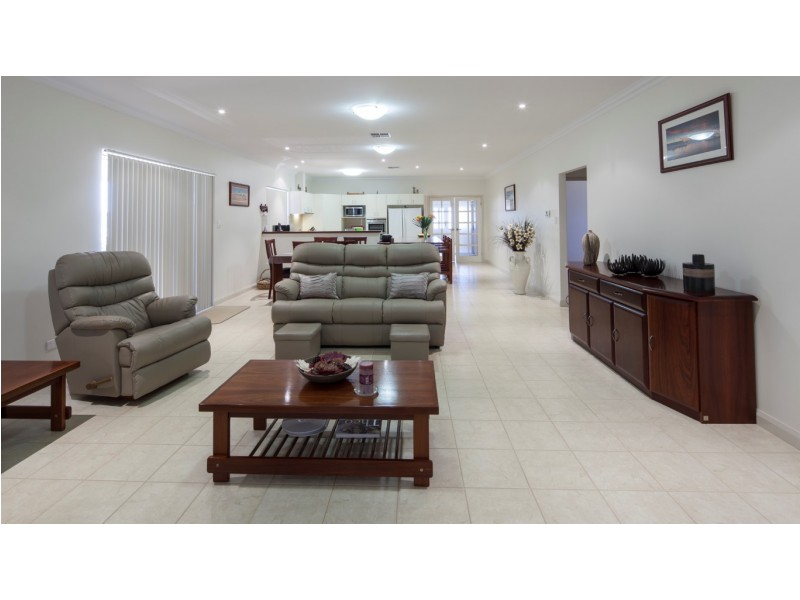 22 Coastside Crescent, Glenfield WA 6532