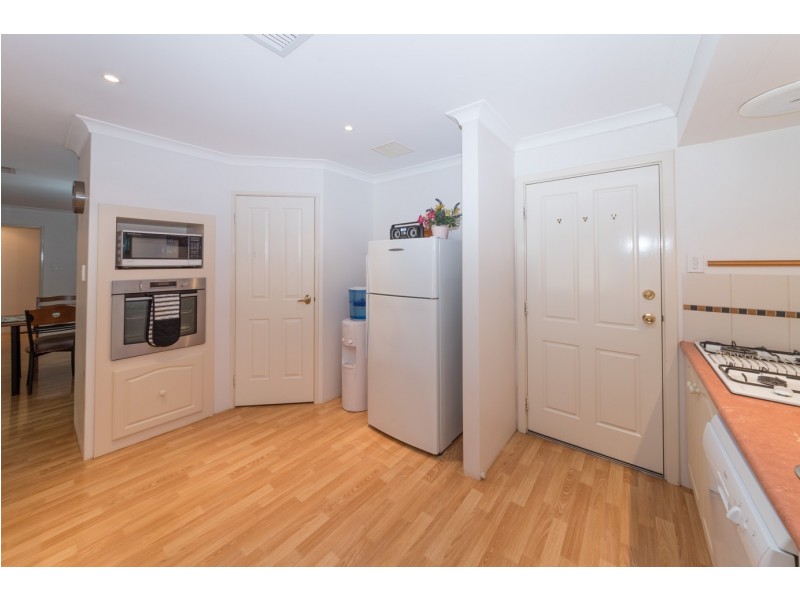 37 Mark Way, Wandina WA 6530