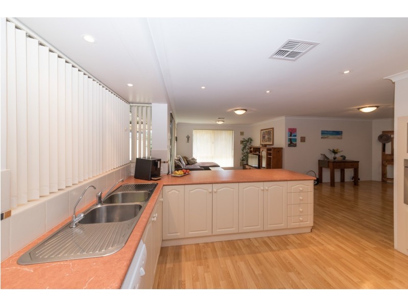 37 Mark Way, Wandina WA 6530