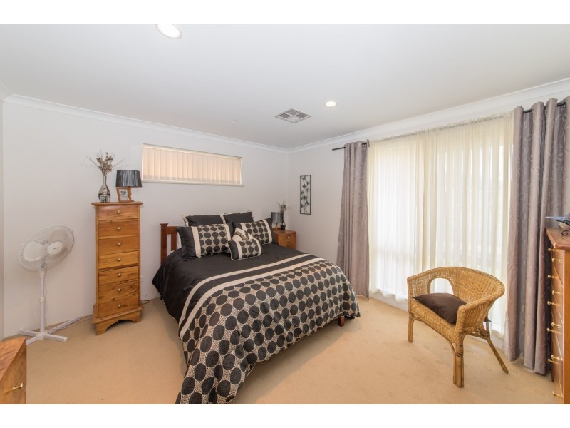 37 Mark Way, Wandina WA 6530