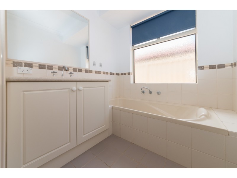 37 Mark Way, Wandina WA 6530