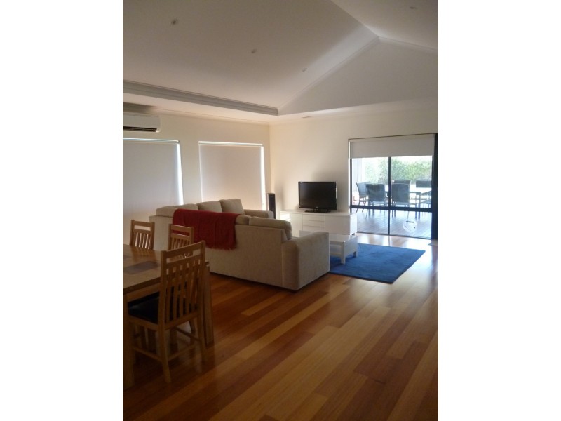 15 Reef Boulevard, Drummond Cove WA 6532