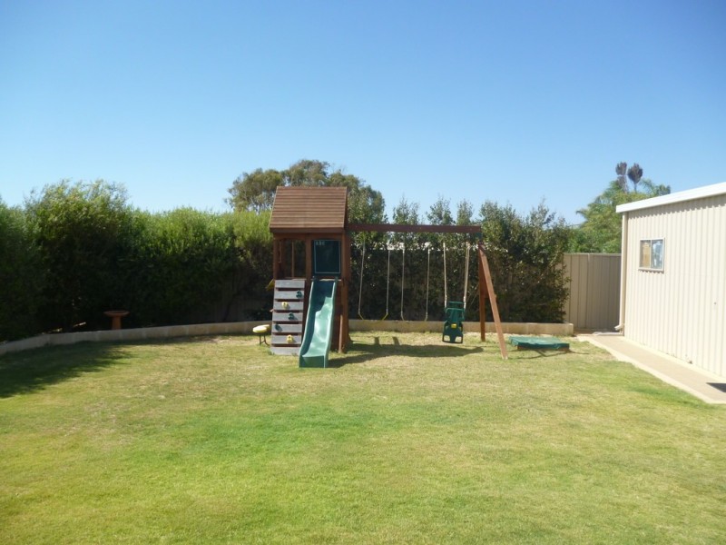 15 Reef Boulevard, Drummond Cove WA 6532