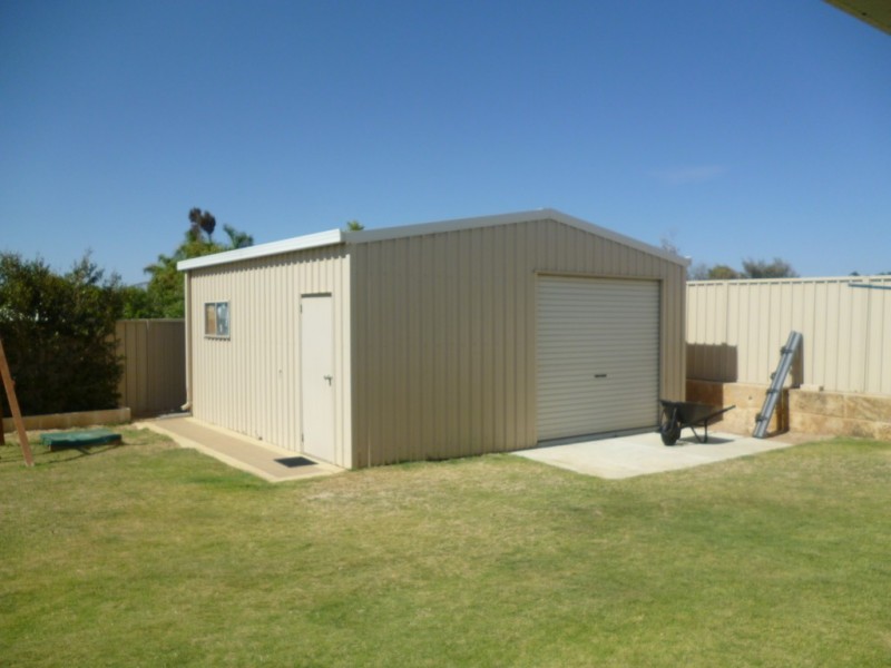 15 Reef Boulevard, Drummond Cove WA 6532