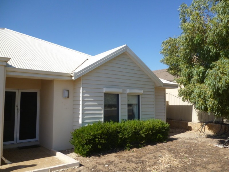 15 Reef Boulevard, Drummond Cove WA 6532