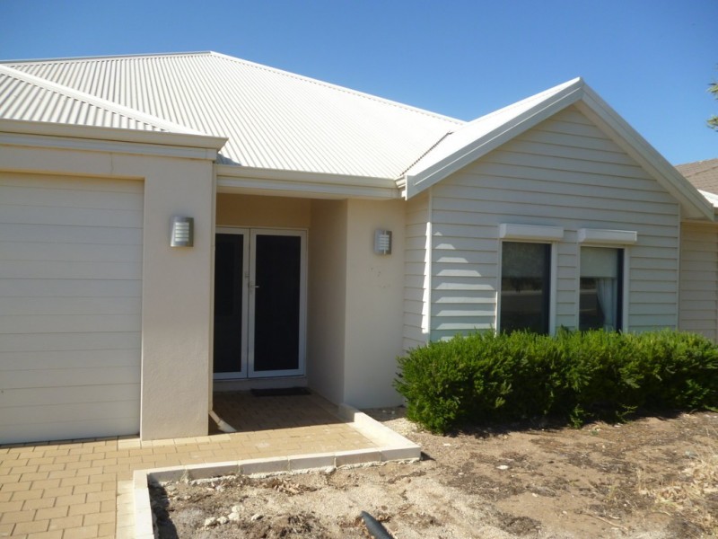 15 Reef Boulevard, Drummond Cove WA 6532