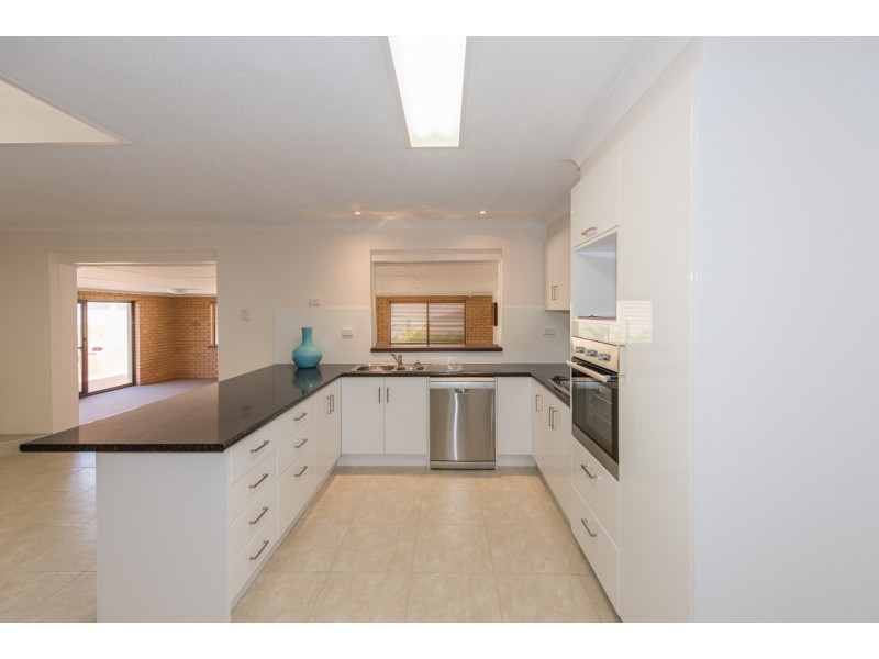 4 Sheldon Place, Tarcoola Beach WA 6530