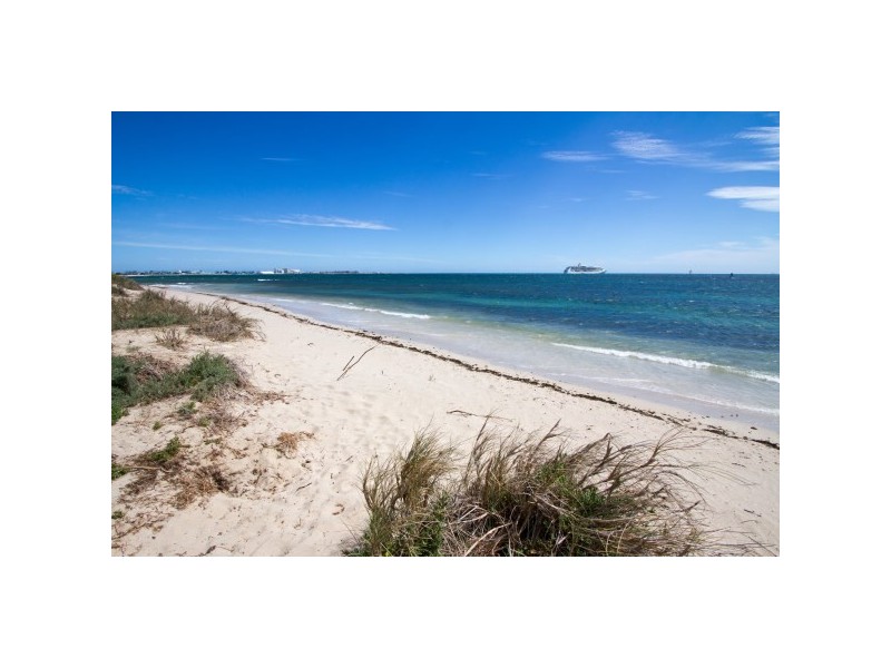 4/125 Railway Street, Bluff Point WA 6530