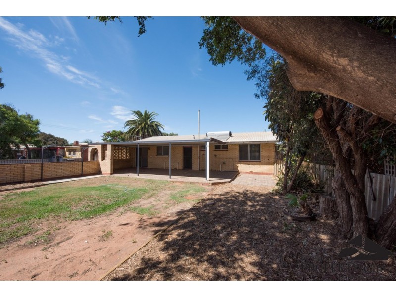 227 First Street, Wonthella WA 6530